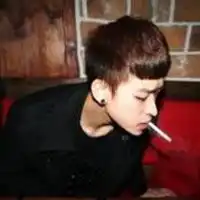 这些男生抽的哪是烟史,是伤心吸烟男生霸气拽头像