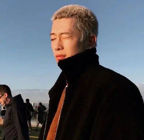 头像男女生头像
