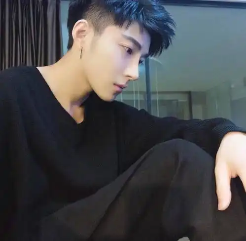 从来不发qq动态的男生,八成是这三种人男生准的瑟瑟发抖