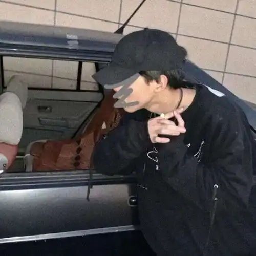 每日头像丨太主动反而被敷衍,只好把想念和热情都收敛