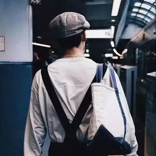 头像背景丨风景再美终要下车