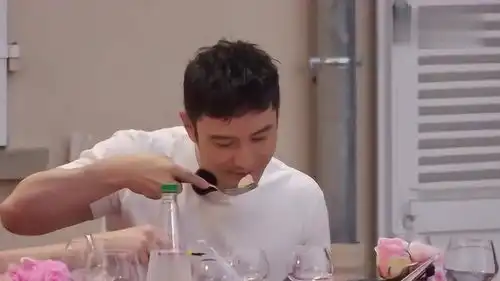 看黄晓明这表情就知道,这东西绝对比中国的臭豆腐厉害