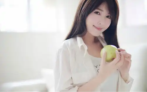 gif搞笑段子女助理刚生完二胎,上司开玩笑太像咱爸了,她忽然