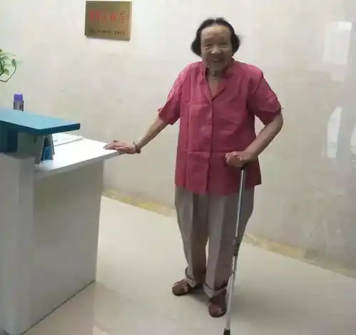 92岁奶奶资助尿毒症少年,对方却换号避免联系真相让人泪目