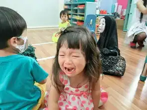 小女孩扮无脸男吓哭同学卸妆后却萌翻众人
