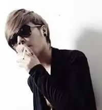 扣扣男生西装墨镜头像甜