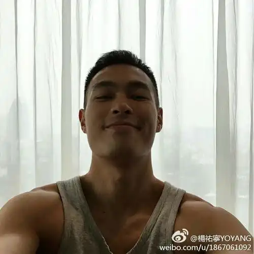 男生头像阳光质感杨祐宁