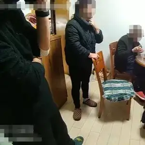 杭州11岁小男孩发现奶奶接诈骗电话,及时出手揭露骗局