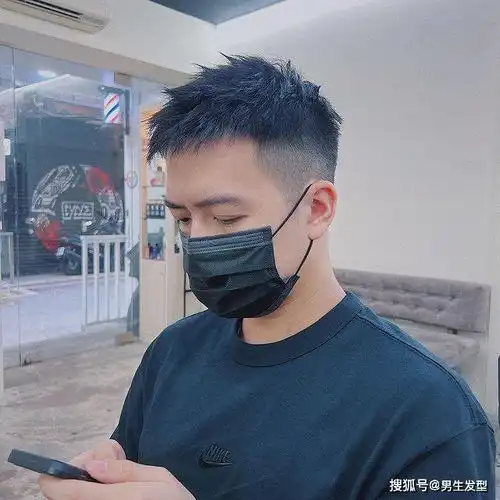春天最帅气的6款男生发型,无论什么脸型,剪完潮流有气质