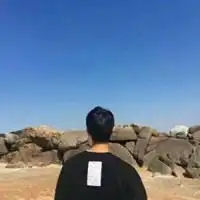 黑白照片头像男生背影头