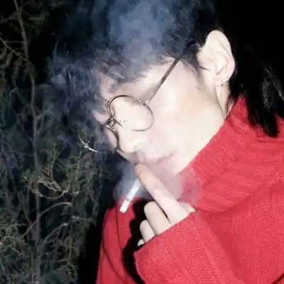 抽烟头像男生霸气头像