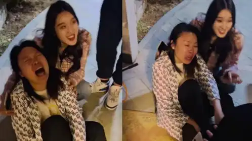 草帽姐脚伤刚好又摔倒,当场大哭表情悲伤,儿媳却笑不停惹争议