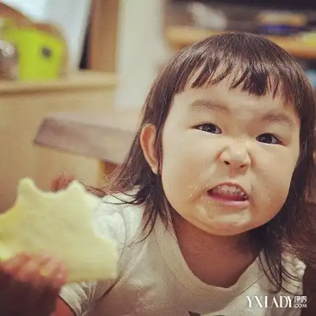 齐刘海女孩的走红网络