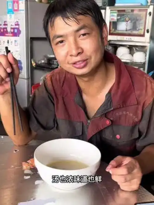 爱情总会变成亲情,少听网上那些乱七八糟的毒鸡汤,男人也是人,每天累得要命,哪有那么多笑脸和情调平平淡淡才是真夫妻老公