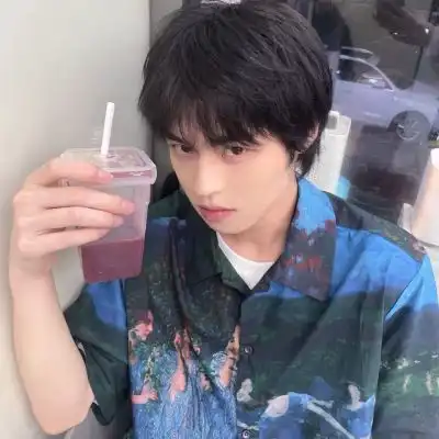酷拽又很霸气的高级感的帅哥头像所期所盼皆如所愿