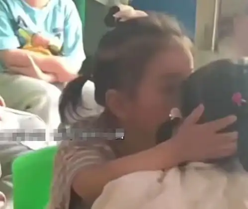 笑出鹅叫声表情包女的表