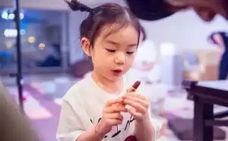 甜馨地位不保戚薇女儿lucky荣登新任表情包一姐