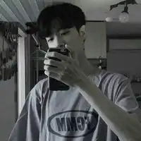 伤感的男生头像,男人一先要学会爱自己