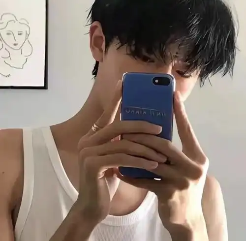 少年的情谊真挚而热烈