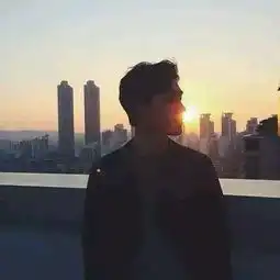 你总是放不下那段感情,是因为