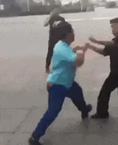 手抖把这个表情发给了妈妈怎么办哈哈哈居然敢在老妈面前开车