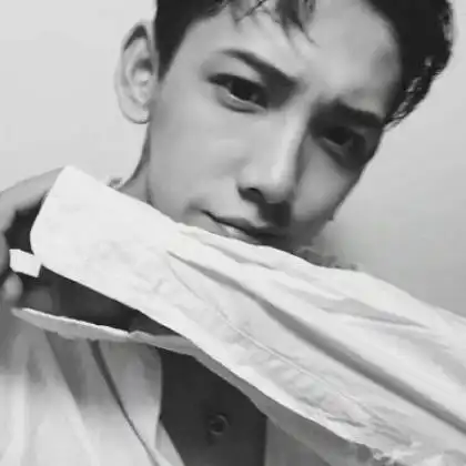 个性黑白男生头像霸气,独特比较拽成熟的男人