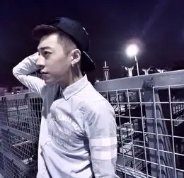 这个男的是谁急急急急急