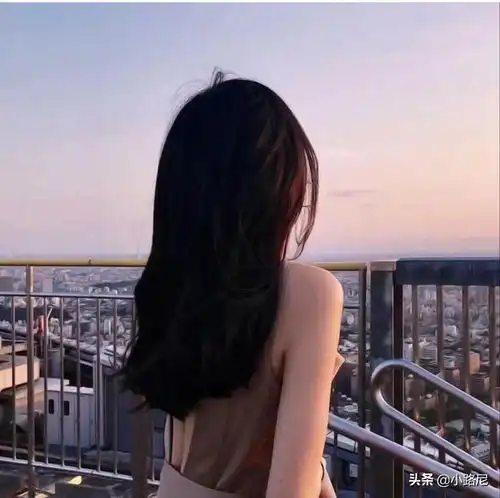 女生真人头像侧脸傍晚