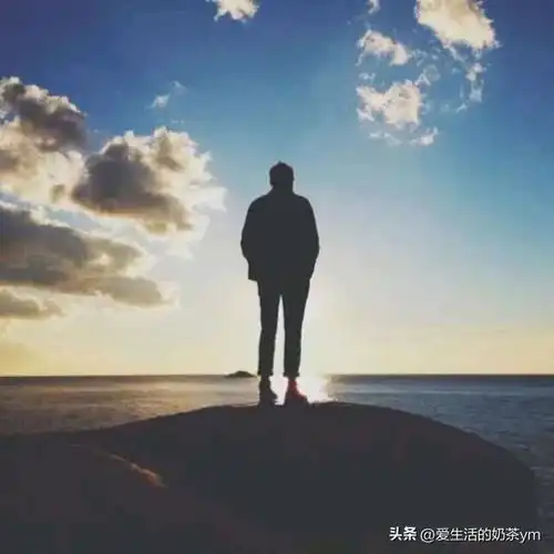 特别伤感的头像男生背影