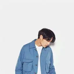 想知道这个男的是谁谁还有他的照片