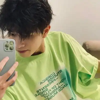 男生头像阳光质感自拍