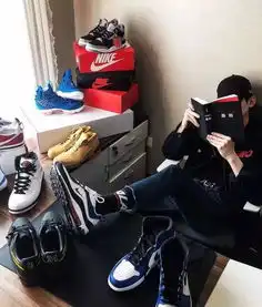 对不起,这些鞋我猜你一双都买不起......