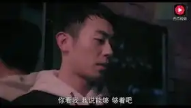 大叔秀肌肉,不料却演砸吓坏小朋友,尴尬了