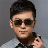 坐着戴墨镜的男人头像微信头像图片大全