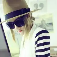 qq头像戴墨镜的女生