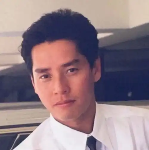 难逃一劫谭咏麟深陷丑闻恐难翻身,粉丝男友手握证据一锤再锤