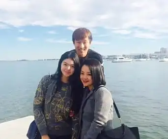 王中磊17岁女儿与男友合影
