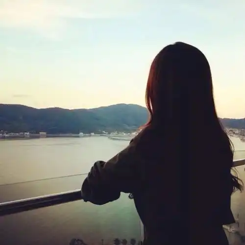 简约头像男生干净背影两
