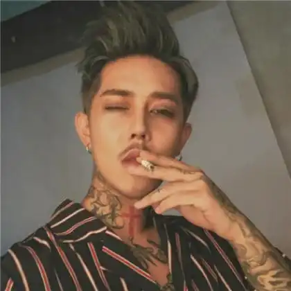 纹身的男生头像,女生怎么看待有纹身的男生呢