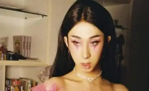 伊能静儿子因穿女装化浓妆惹质疑,网友喊话警惕孩子异装癖