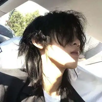 男生头像阳光质感尽显