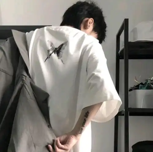 ins真人男生头像我在漆黑的时空里追逐光明
