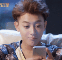 黄子韬吃醋谢晓飞上热搜网友别蹭飞总热度