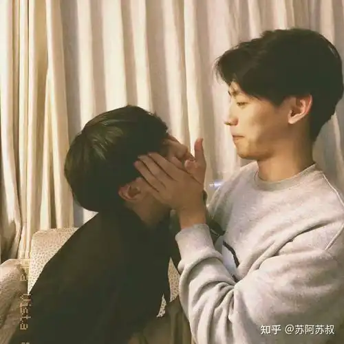 有内涵的头像男生两个人