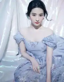 微博之夜四美同台杨幂牵手遭刘亦菲拒绝后,忘记表情管理