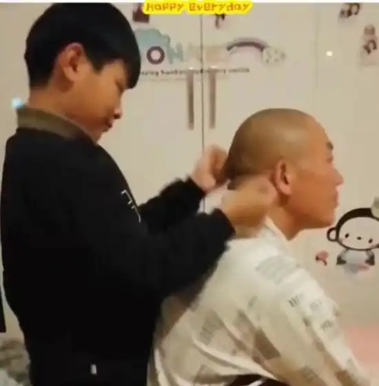 2020帅气男生头像赵姓