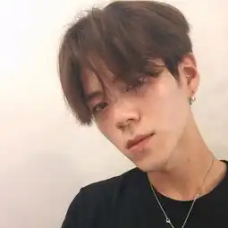 经典的qq男生帅气皮肤图片少年不再年少