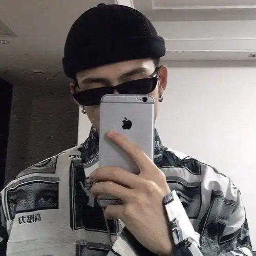 美男头像他居然记得我无意间讲的话那种感觉确实很惊喜