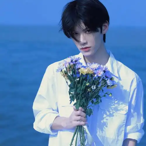 帅气男生头像虽然词不达意,但遇见你真的很开心