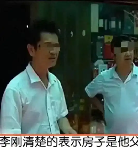 纪实老人把房产过户给女儿,儿媳替窝囊丈夫出头,怒砸老人的房子
